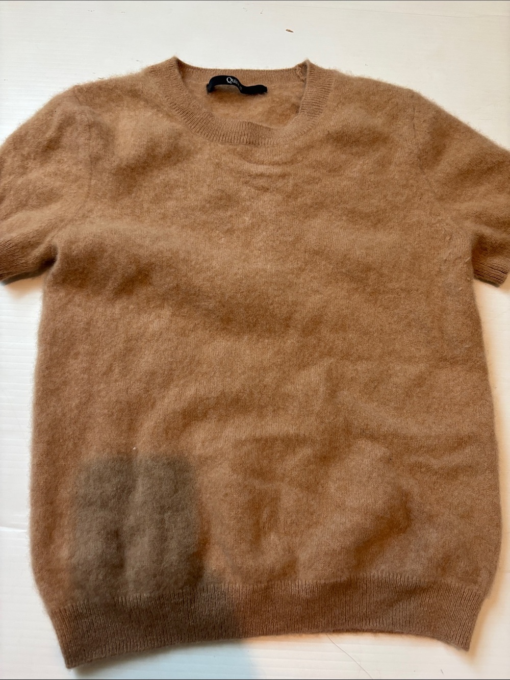 Quince Fuzzy Short-Sleeve Crewneck Sweater in Camel Brown 100% Cashmere